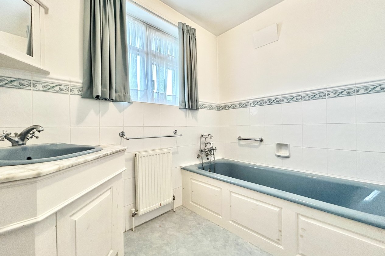 Properties For Sale in Edmanson Avenue 