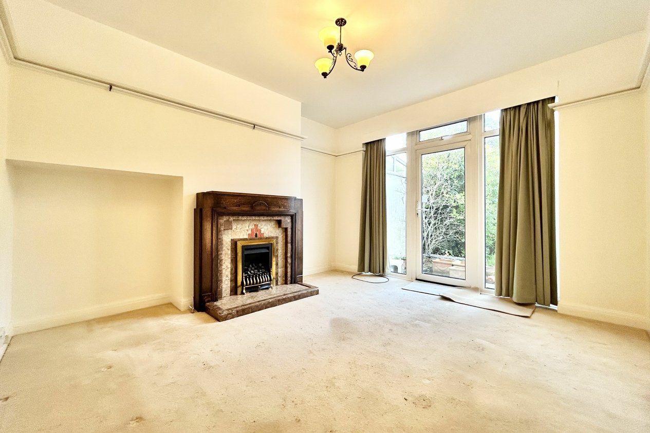 Properties For Sale in Edmanson Avenue 