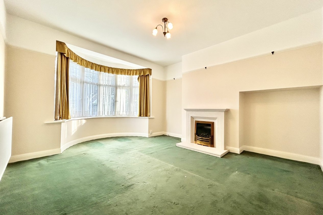 Properties For Sale in Edmanson Avenue 