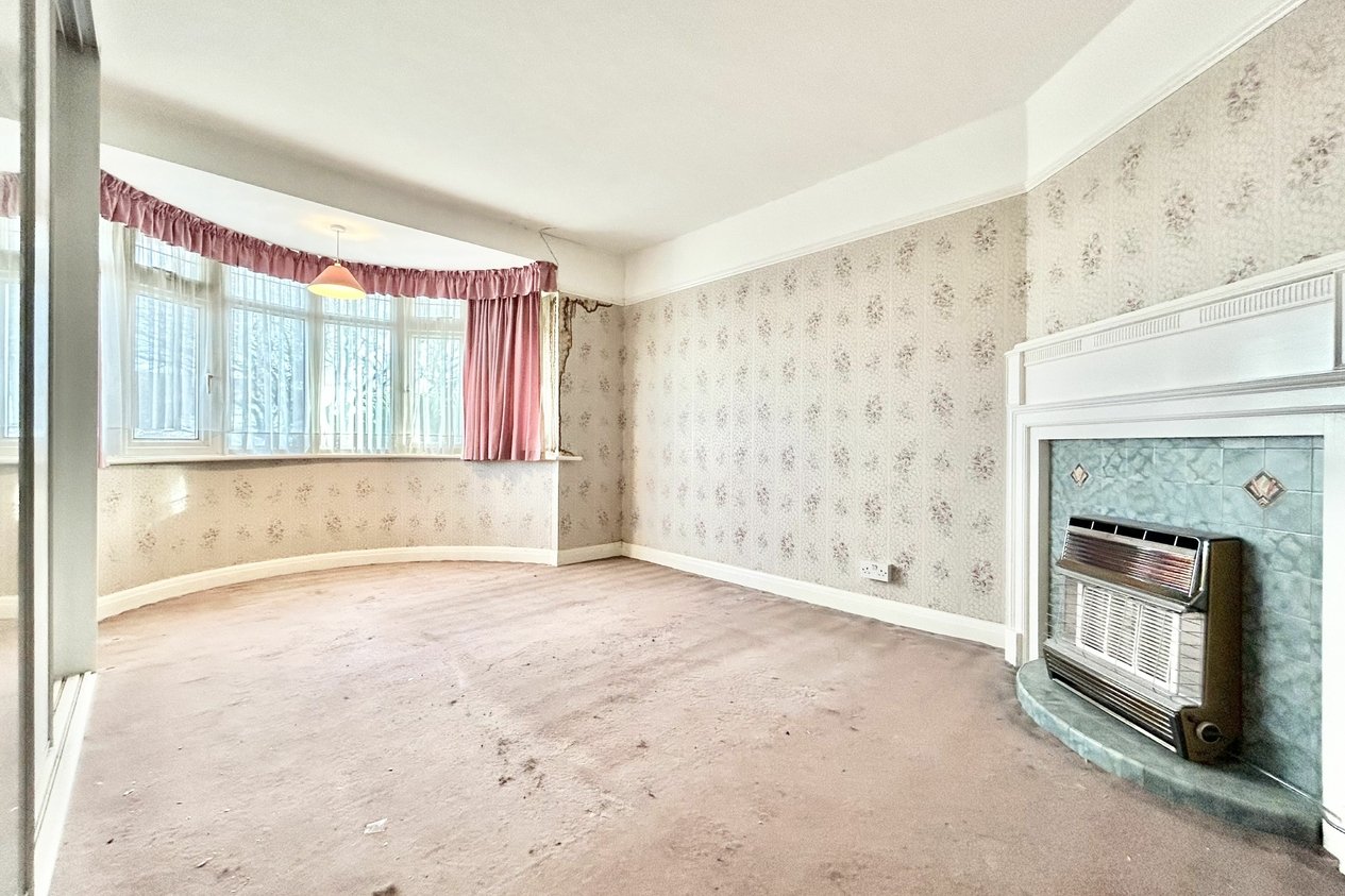 Properties For Sale in Edmanson Avenue 