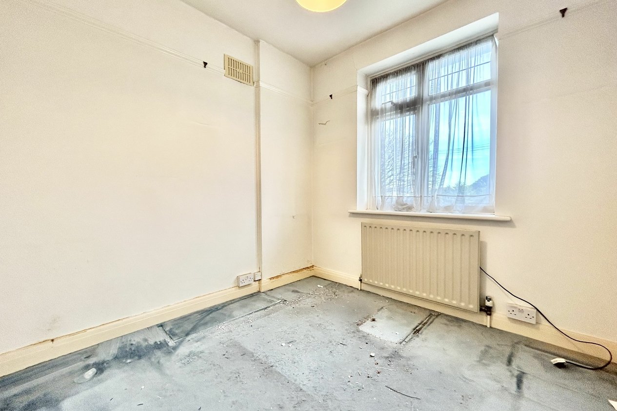 Properties For Sale in Edmanson Avenue 