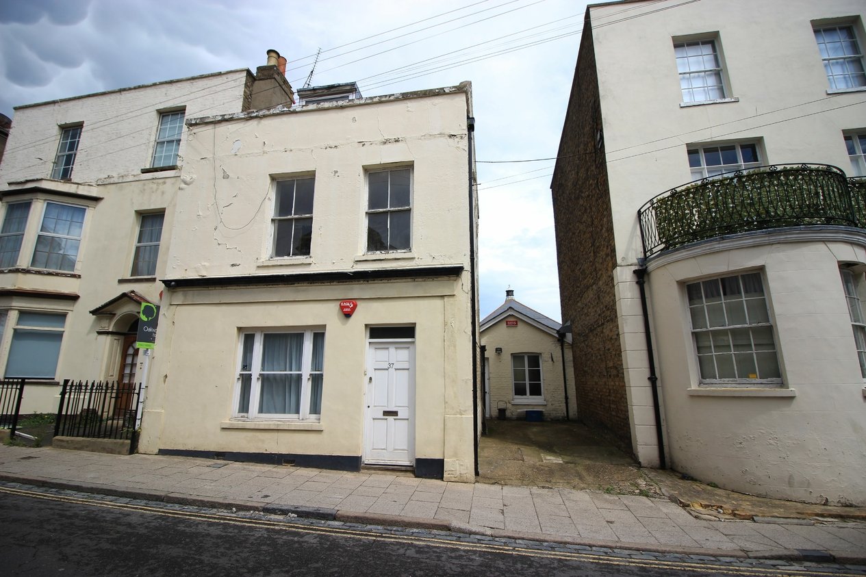 Properties Under Offer in Effingham Street 