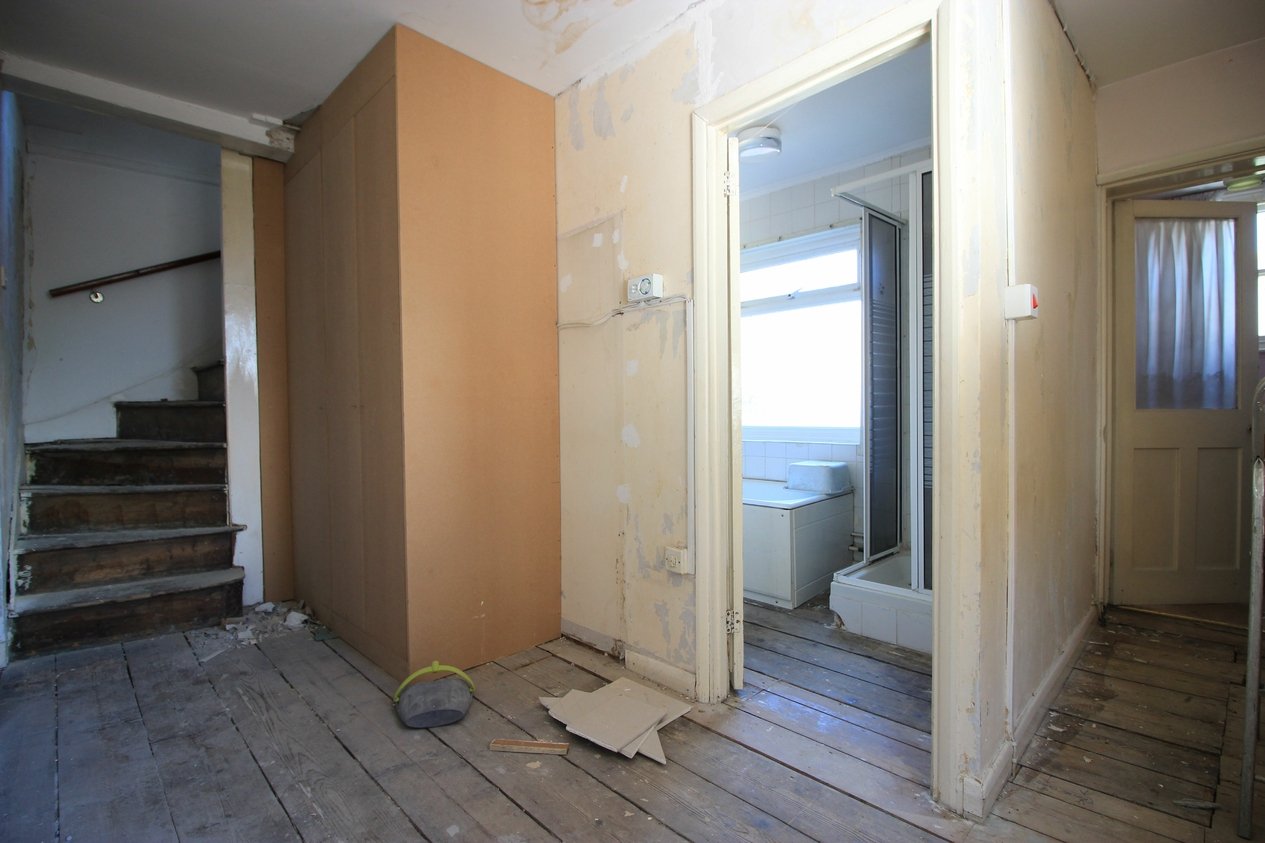 Properties Under Offer in Effingham Street 