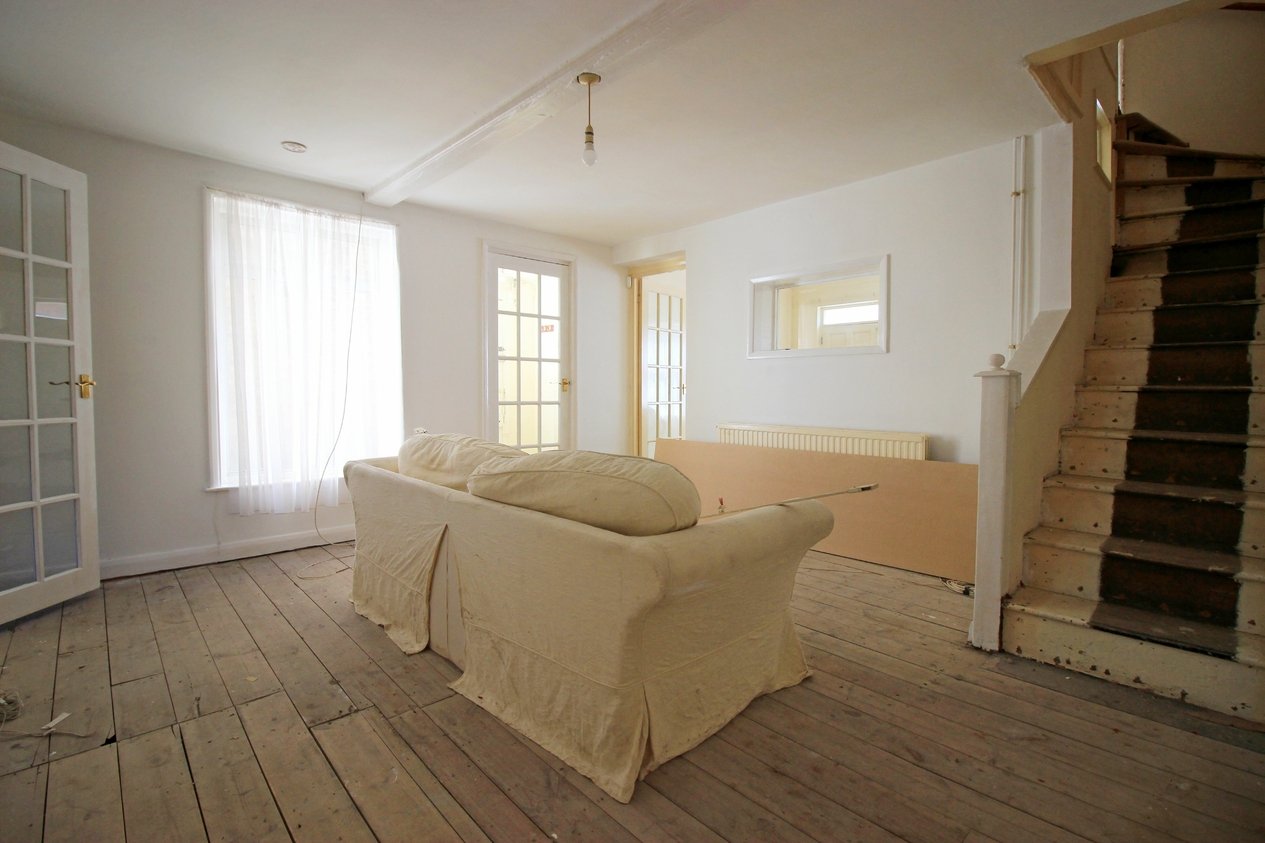 Properties Under Offer in Effingham Street 