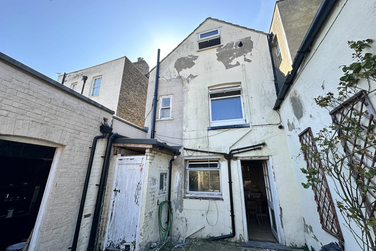 Properties Under Offer in Effingham Street 