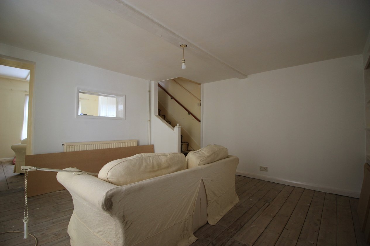 Properties Under Offer in Effingham Street 