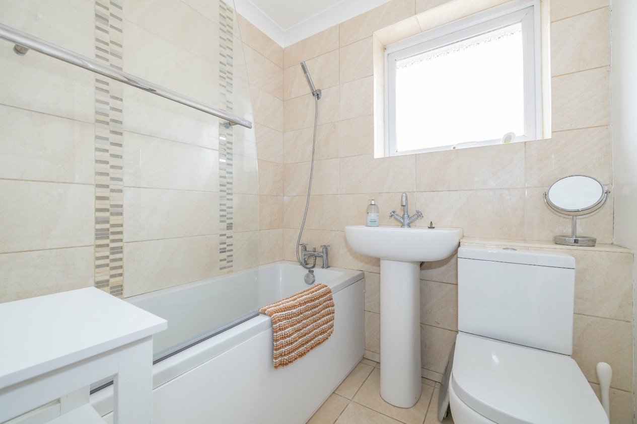 Properties For Sale in Eggringe Ashford