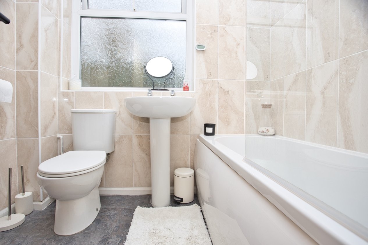Properties Under Offer in Enbrook Valley Folkestone