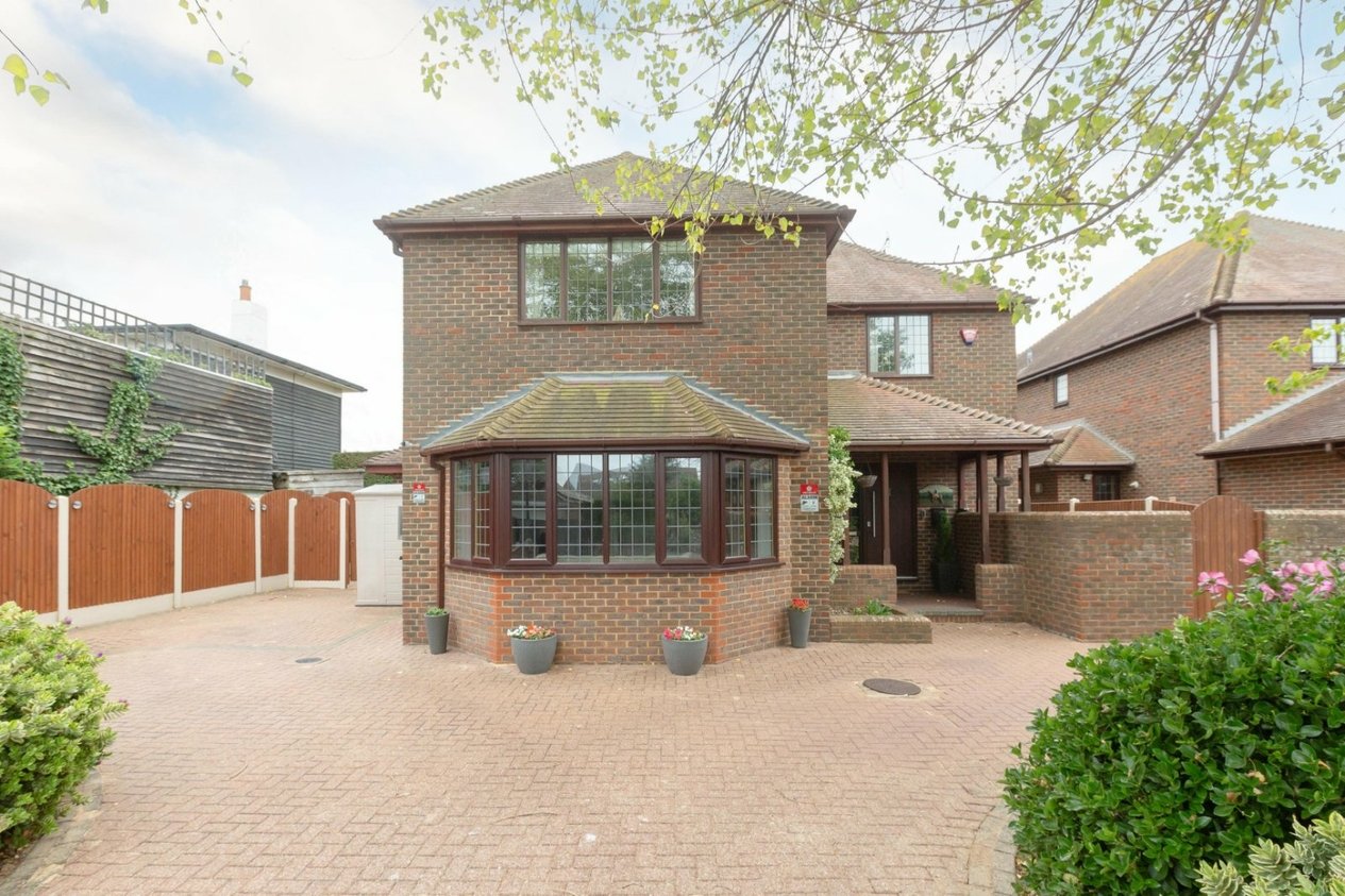 Properties Under Offer in Epple Bay Avenue Birchington