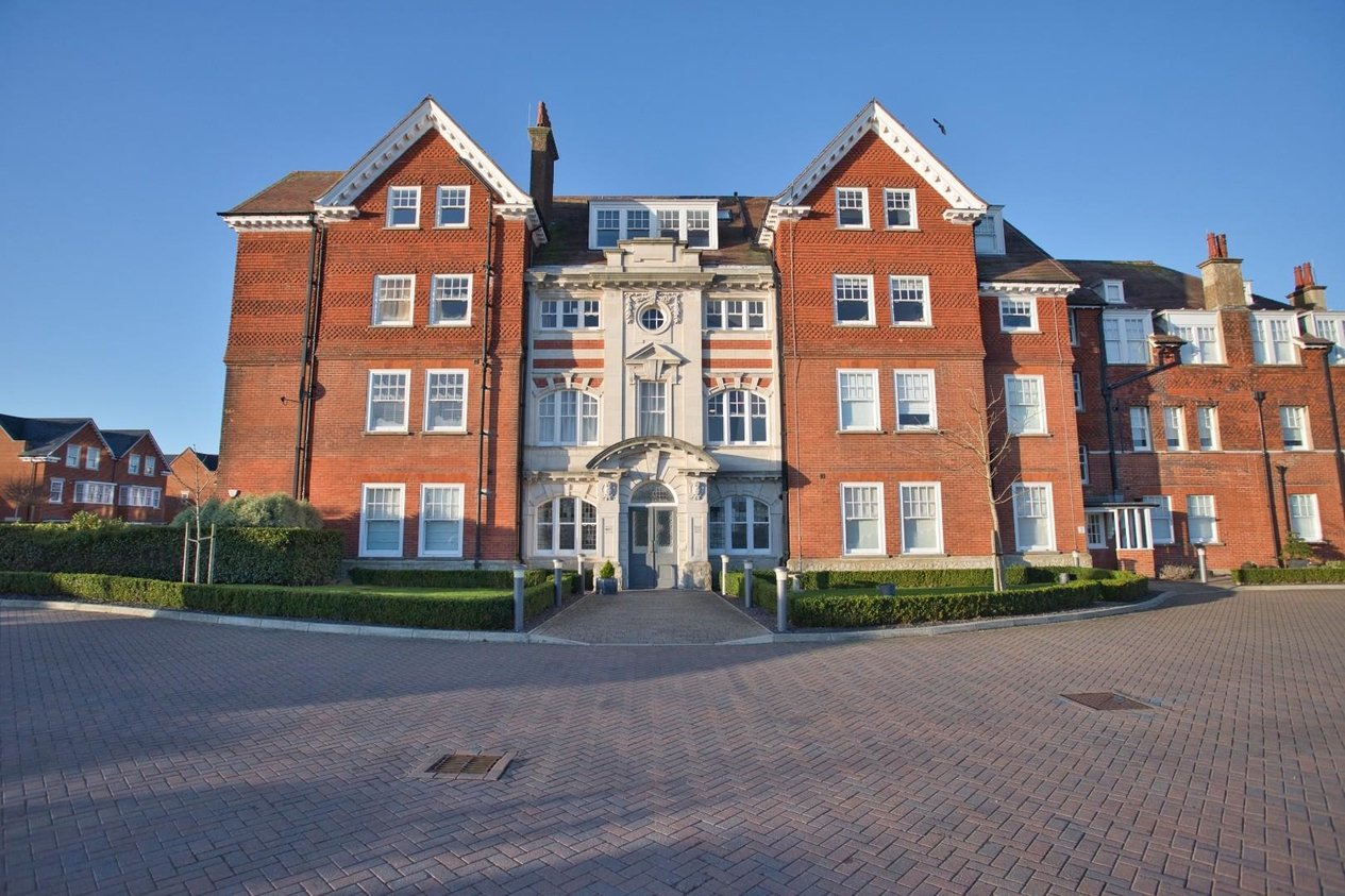 Properties Sold Subject To Contract in Eversley Park Coolinge Lane