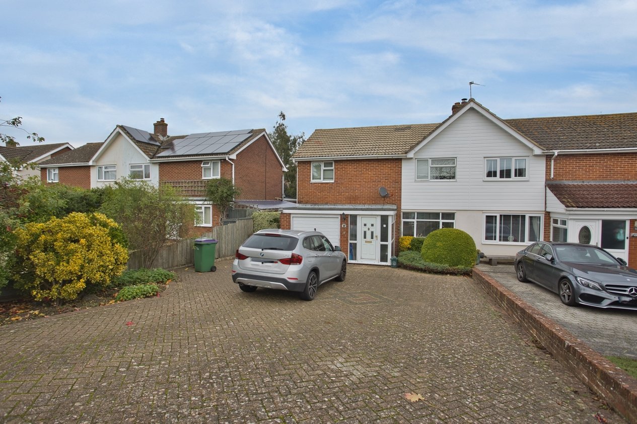 Properties Under Offer in Fairway Avenue Folkestone