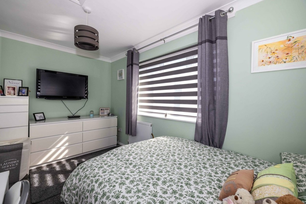 Properties Under Offer in Falcon Way Ashford