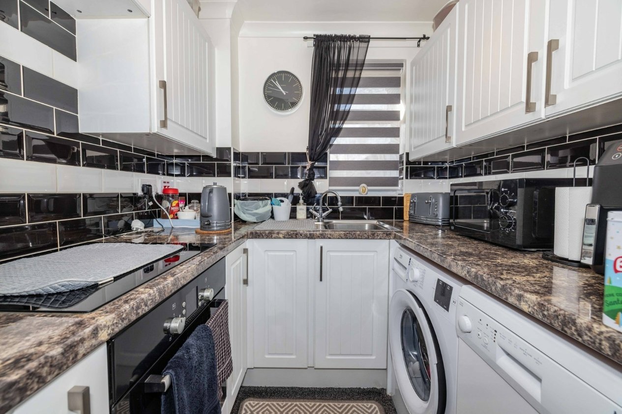 Properties Under Offer in Falcon Way Ashford