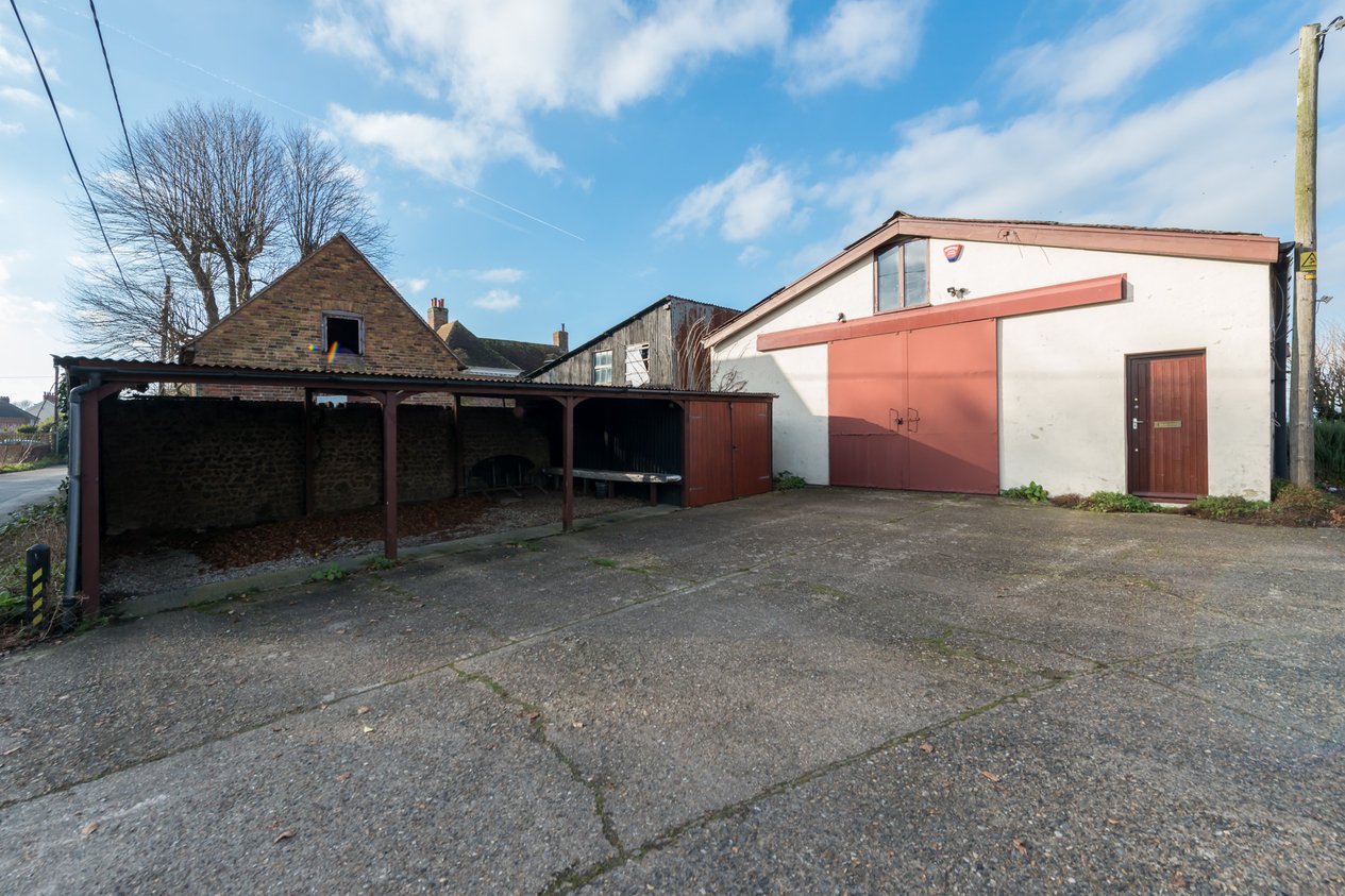 Properties For Sale in Felderland Lane Deal