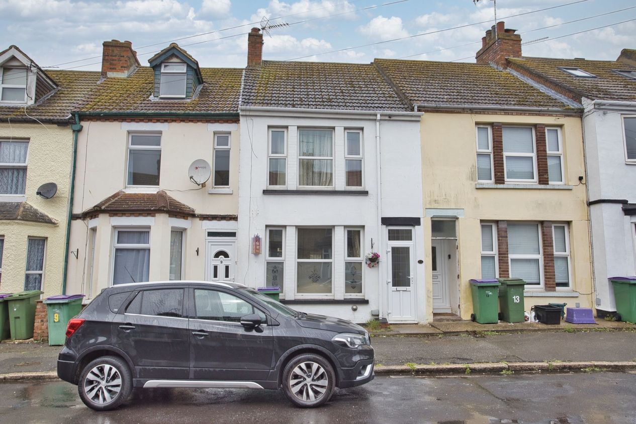 Properties For Sale in Fernbank Crescent  Folkestone