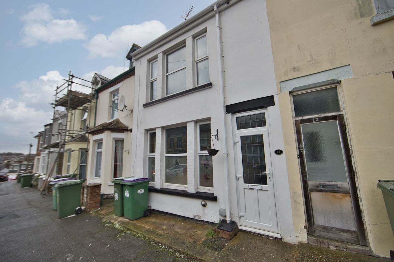 Properties For Sale in Fernbank Crescent  Folkestone