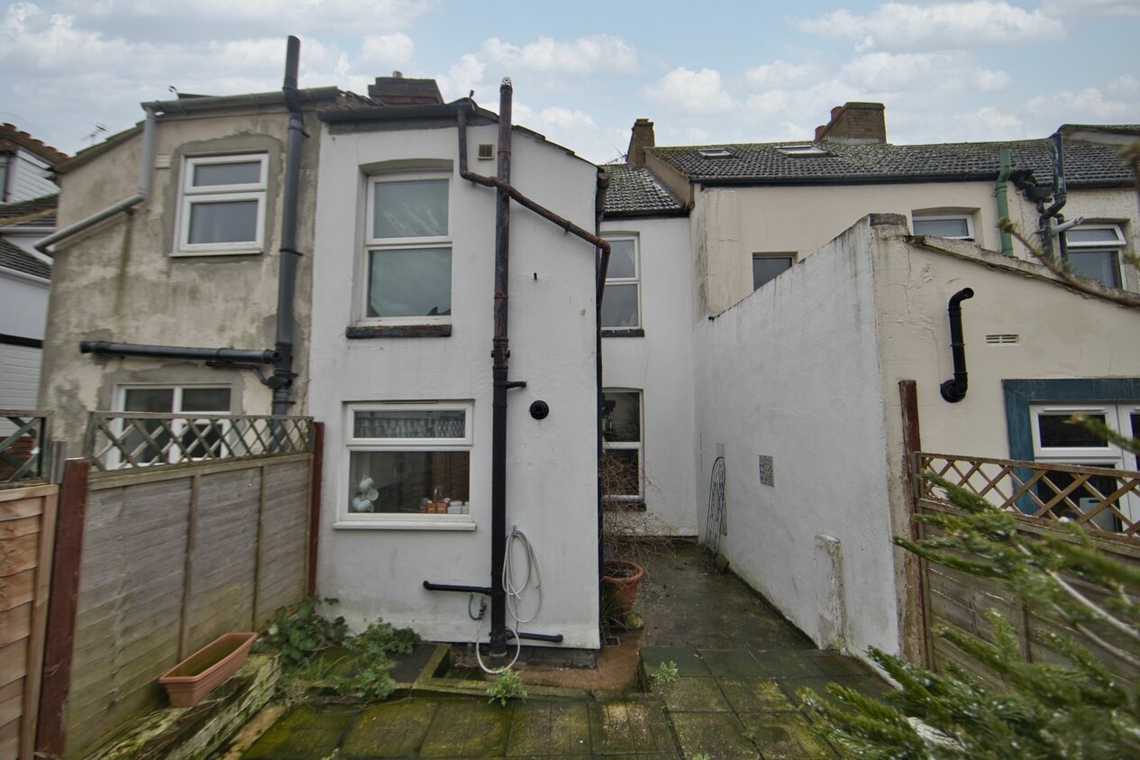 Properties Sold Subject To Contract in Fernbank Crescent  Folkestone