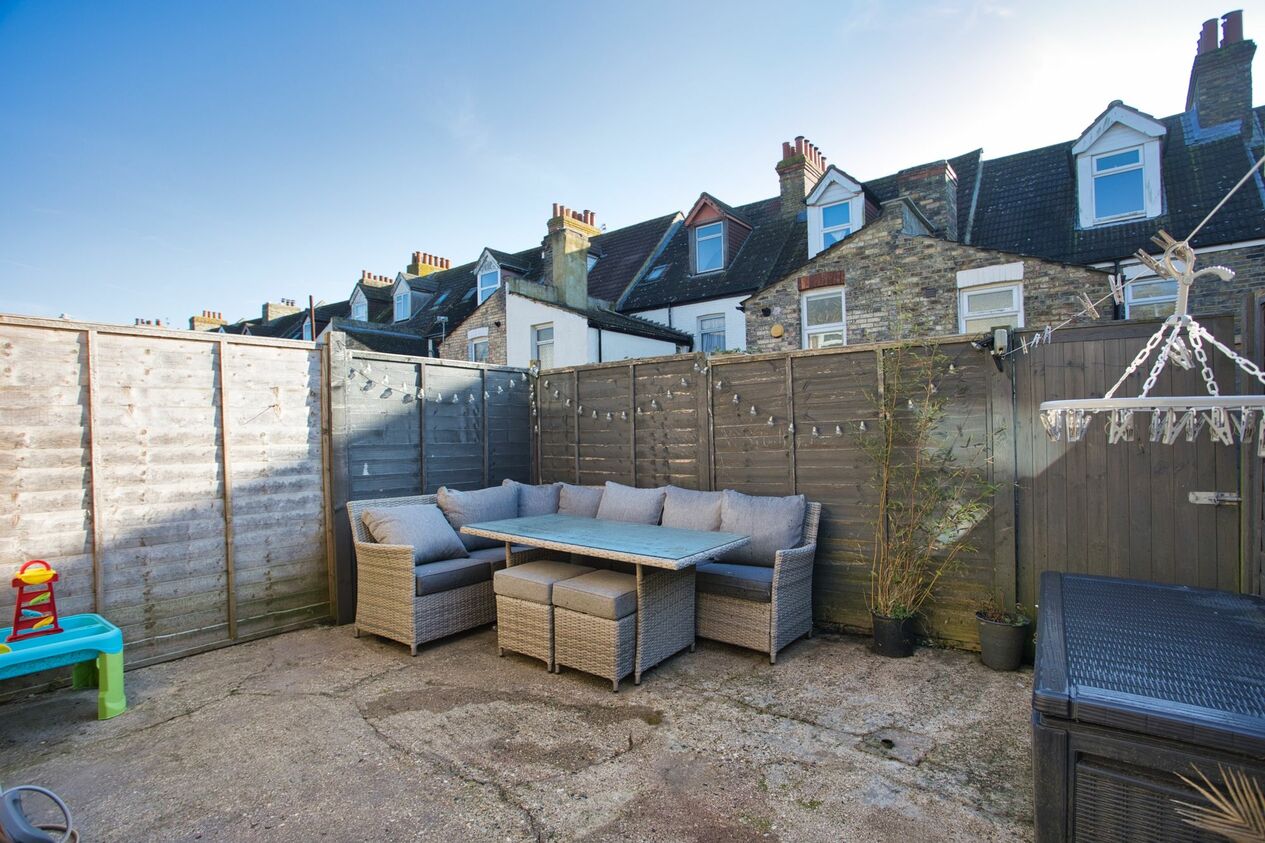 Properties Sold Subject To Contract in Fernbank Crescent  Folkestone