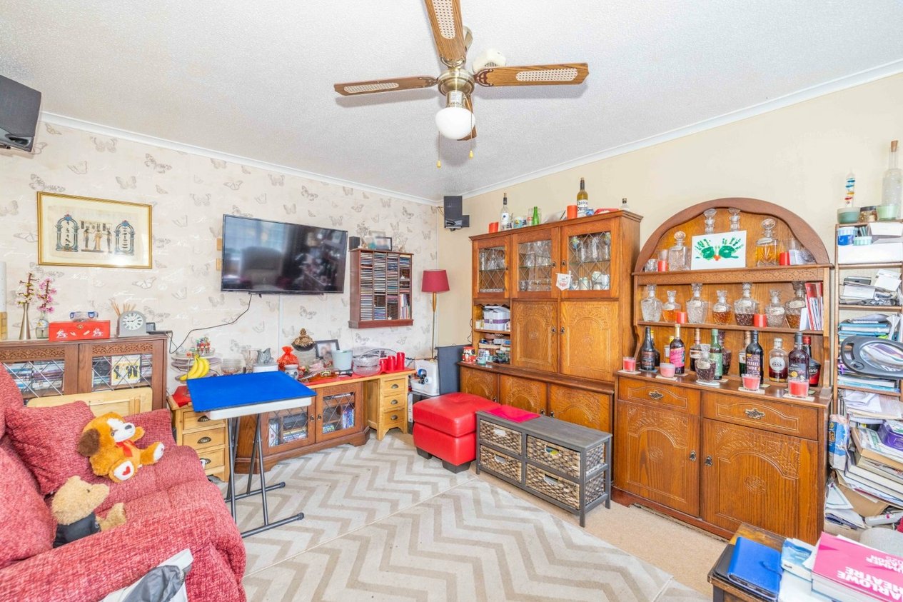 Properties Under Offer in Field Avenue Canterbury