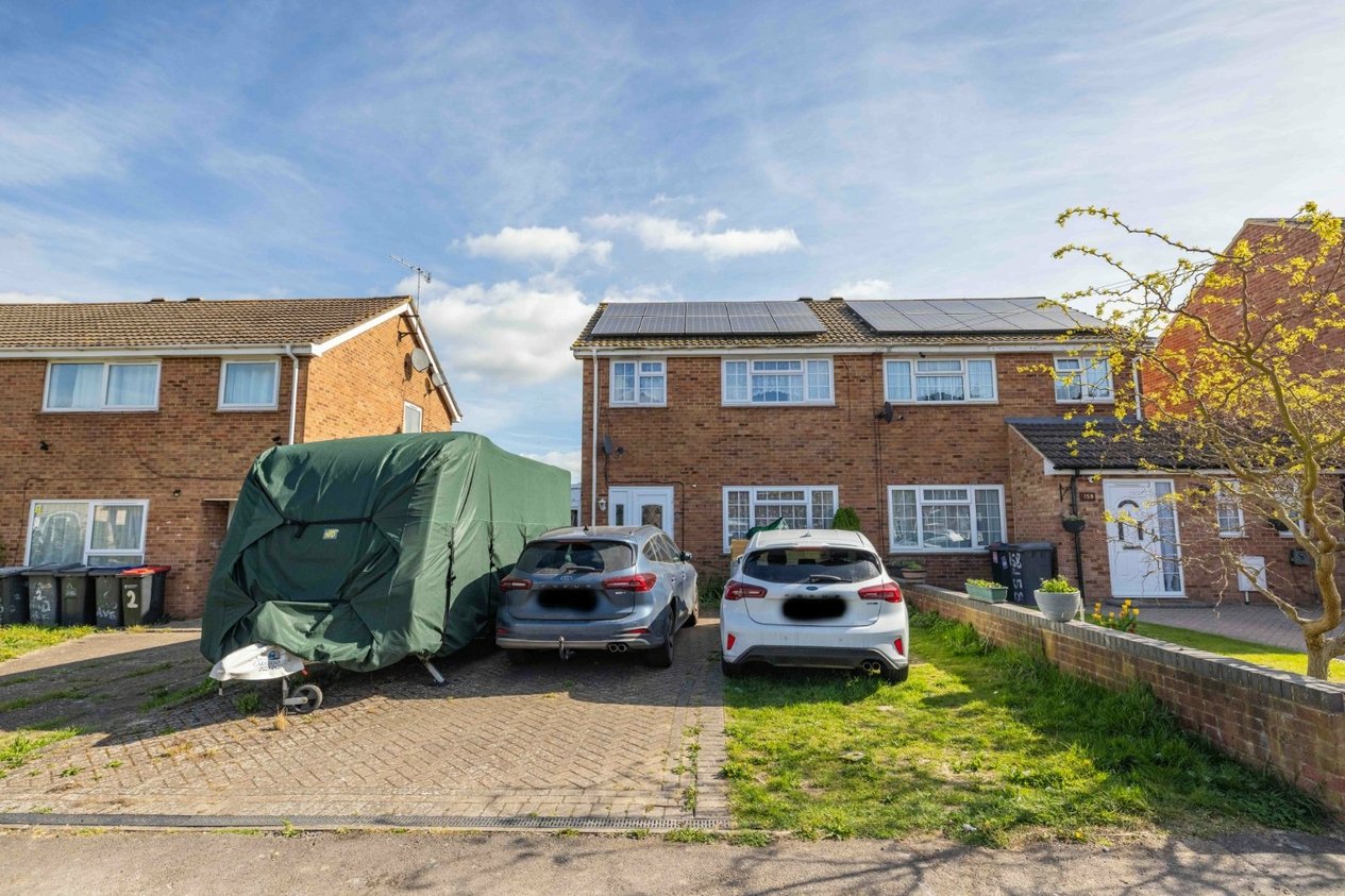 Properties Under Offer in Field Avenue Canterbury