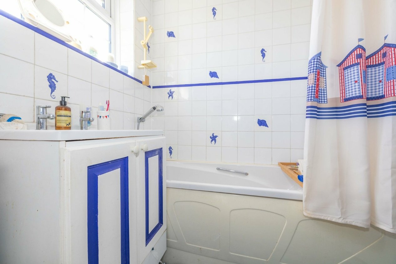 Properties Under Offer in Field Avenue Canterbury