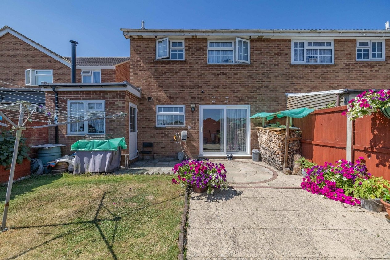 Properties Under Offer in Field Avenue Canterbury