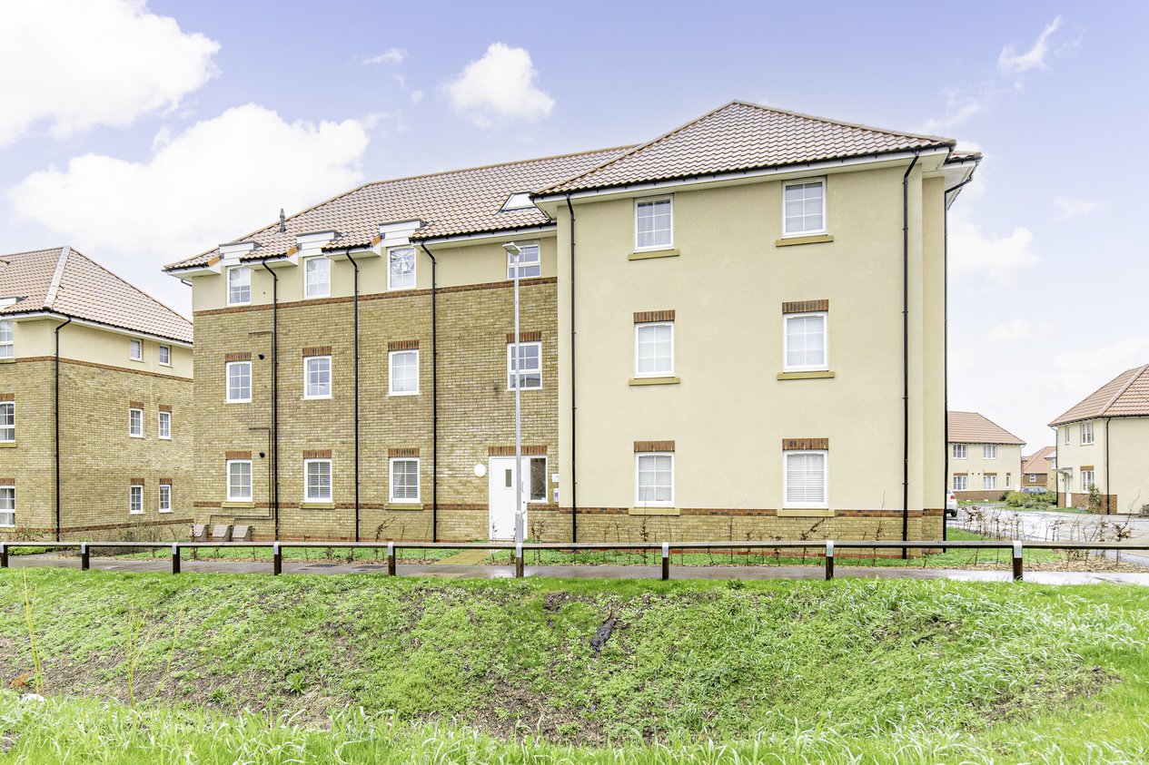 Properties Under Offer in Fife Way Canterbury