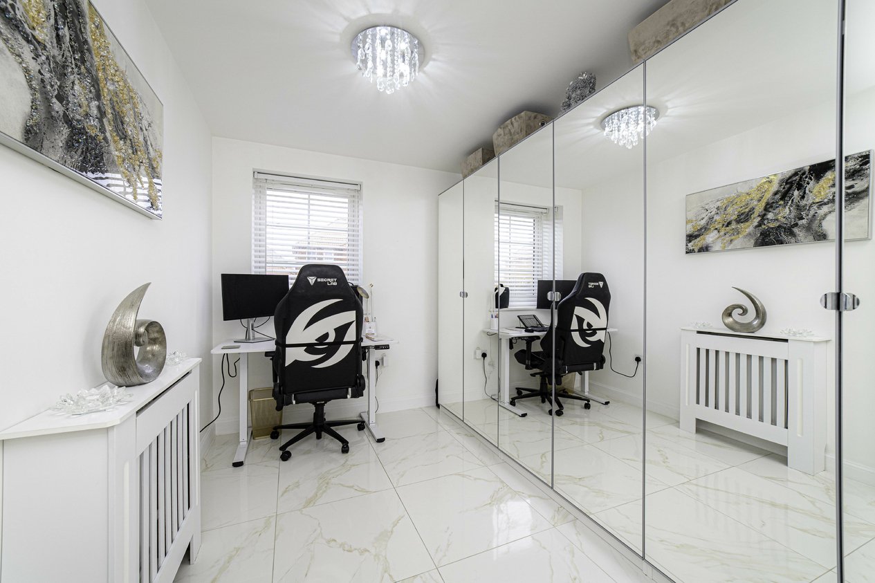 Properties Under Offer in Fife Way Canterbury