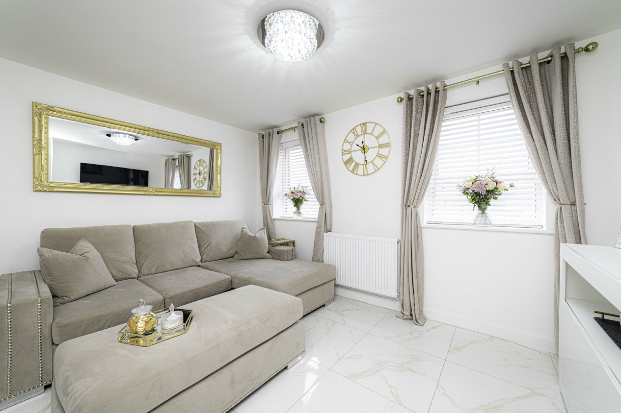 Properties Under Offer in Fife Way Canterbury