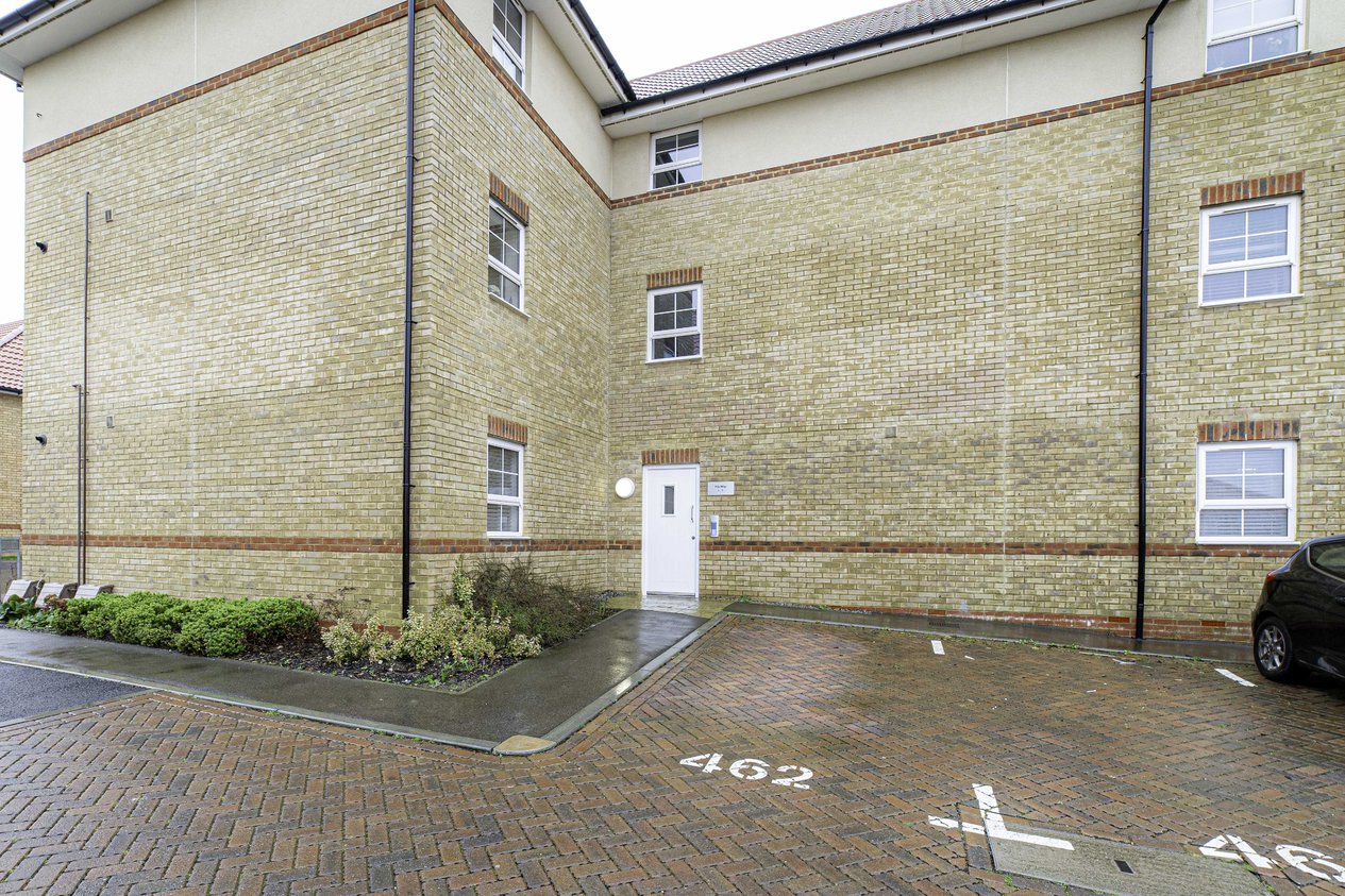 Properties Under Offer in Fife Way Canterbury