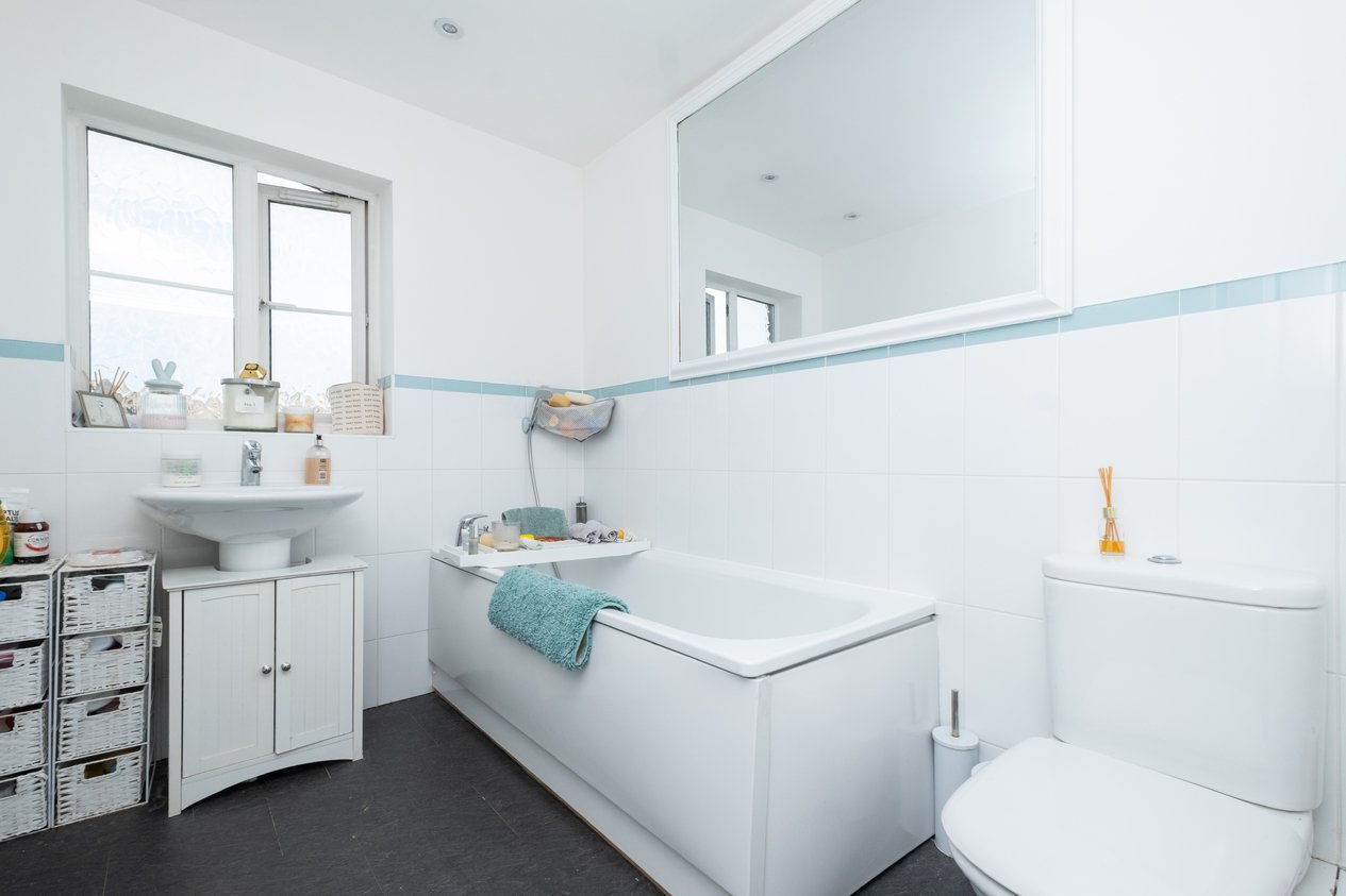 Properties Under Offer in Finch Close Faversham
