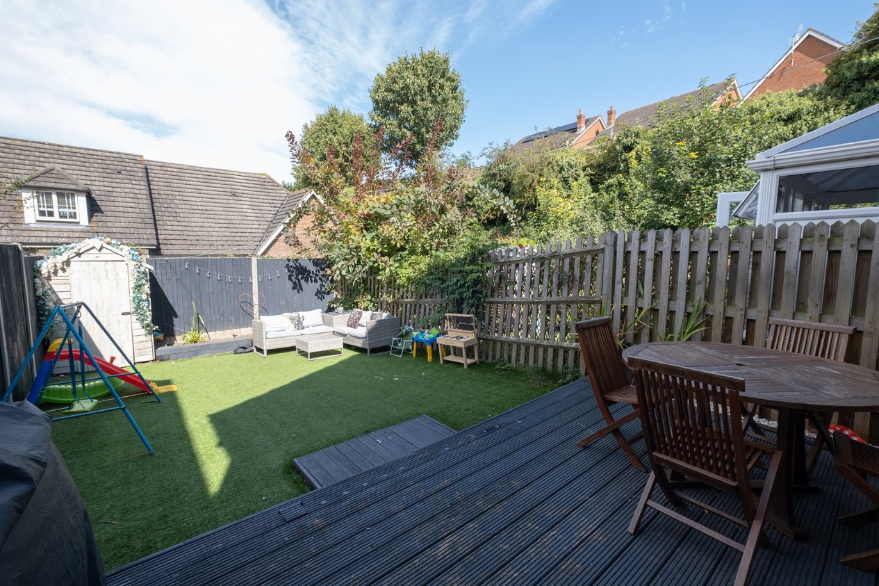 Properties Under Offer in Finch Close Faversham
