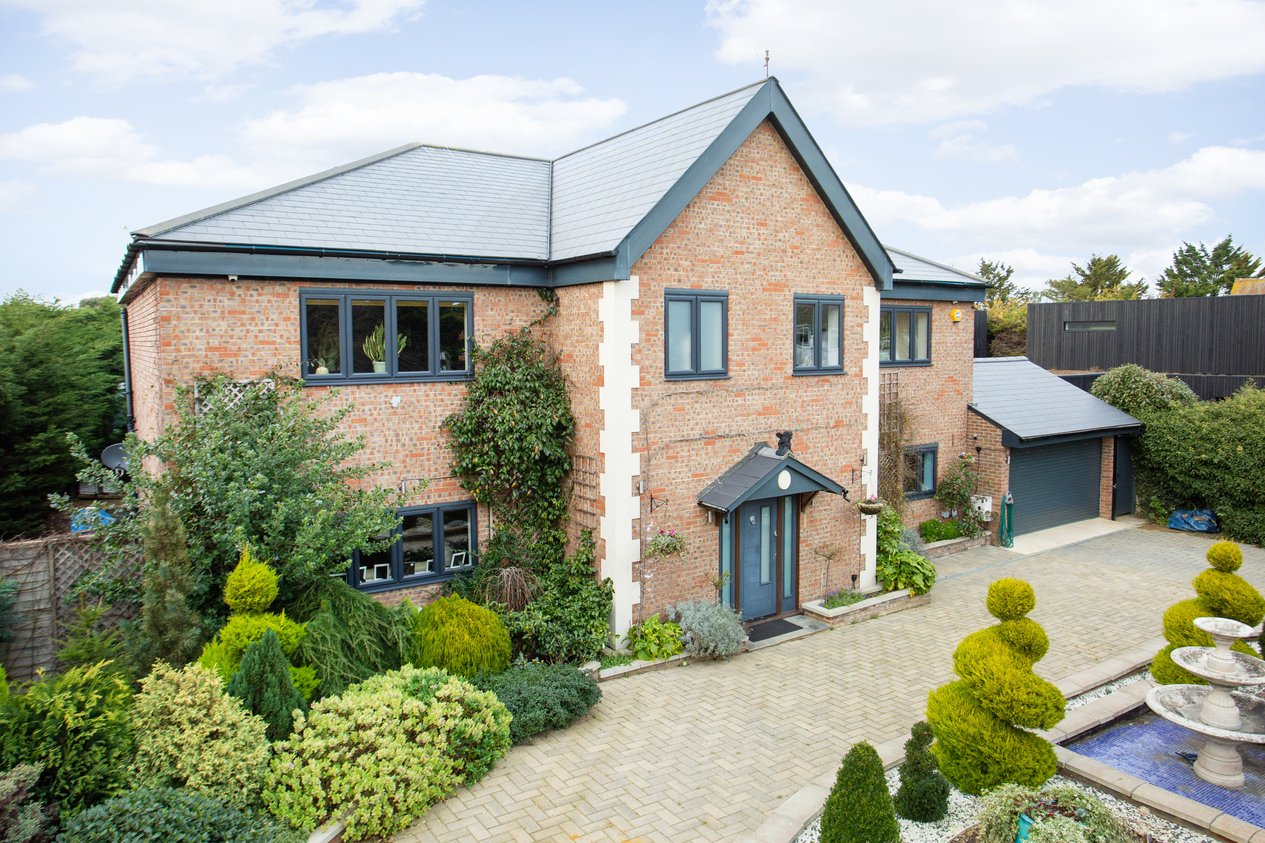 Properties For Sale in Fitzroy Avenue Broadstairs