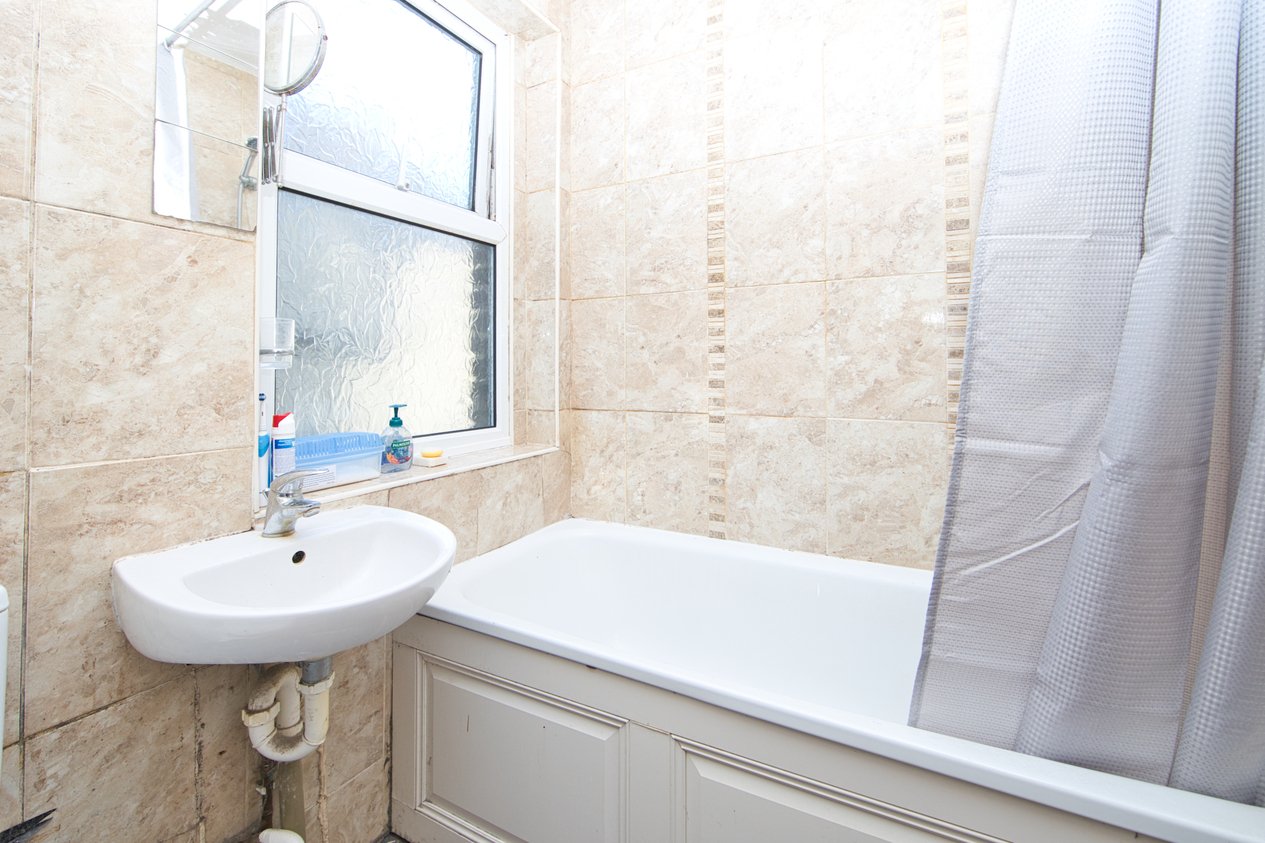Properties Under Offer in Folkestone Road Dover