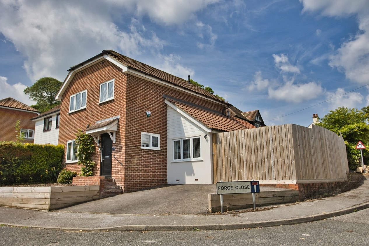 Properties For Sale in Forge Close Dover