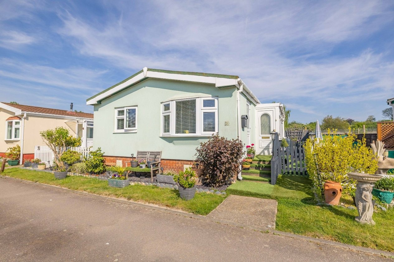 Properties For Sale in Four Horseshoes Park Seasalter Road