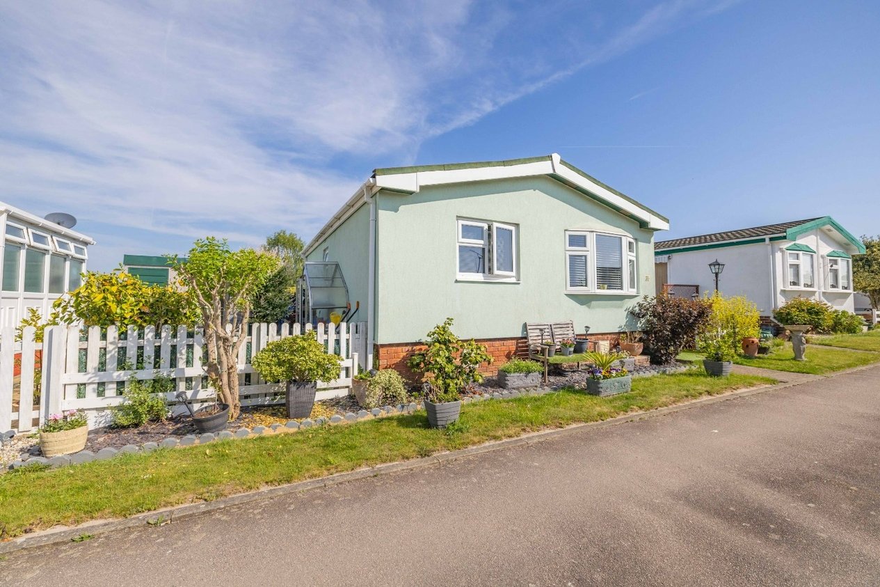 Properties For Sale in Four Horseshoes Park Seasalter Road