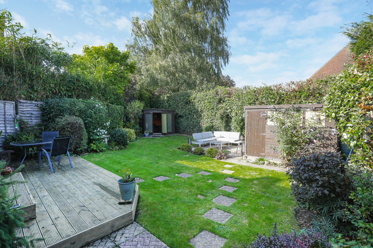 Properties Under Offer in Fox Way Barham