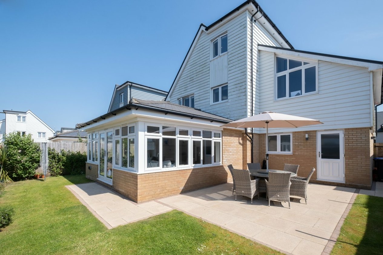 Properties For Sale in George Close Capel-le-Ferne