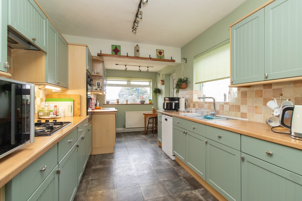 Properties Under Offer in George V Avenue Margate