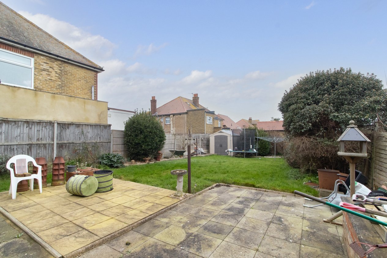 Properties Under Offer in George V Avenue Margate