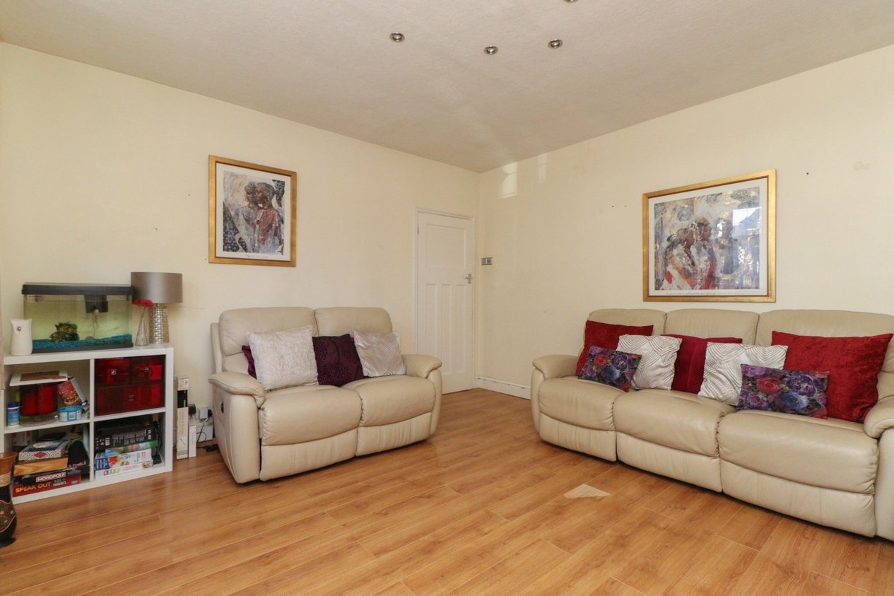 Properties For Sale in George V Avenue Margate
