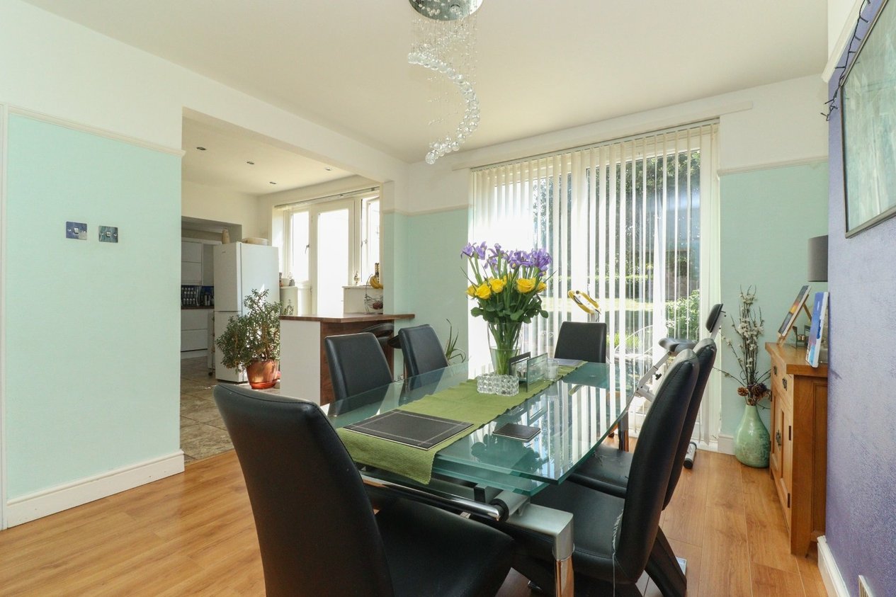 Properties For Sale in George V Avenue Margate