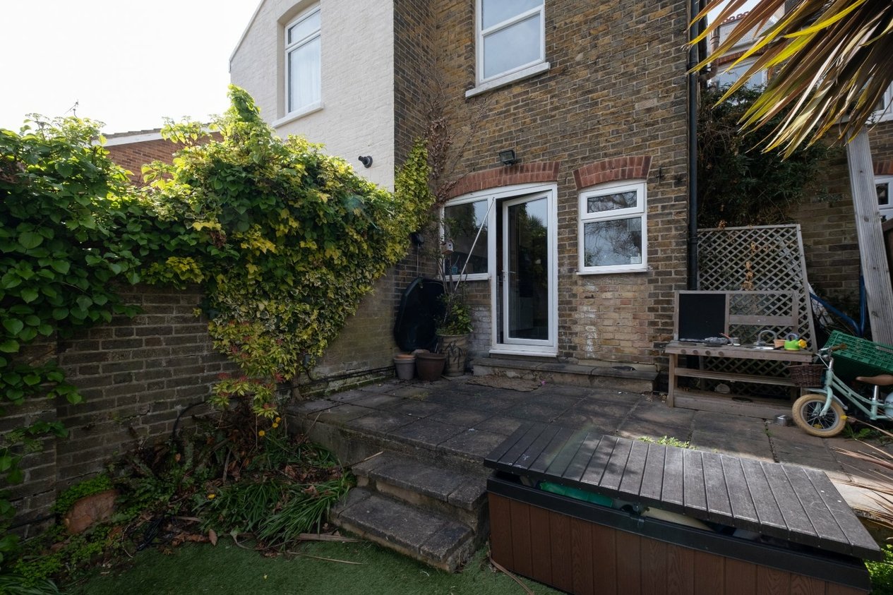 Properties For Sale in Gladstone Road Deal
