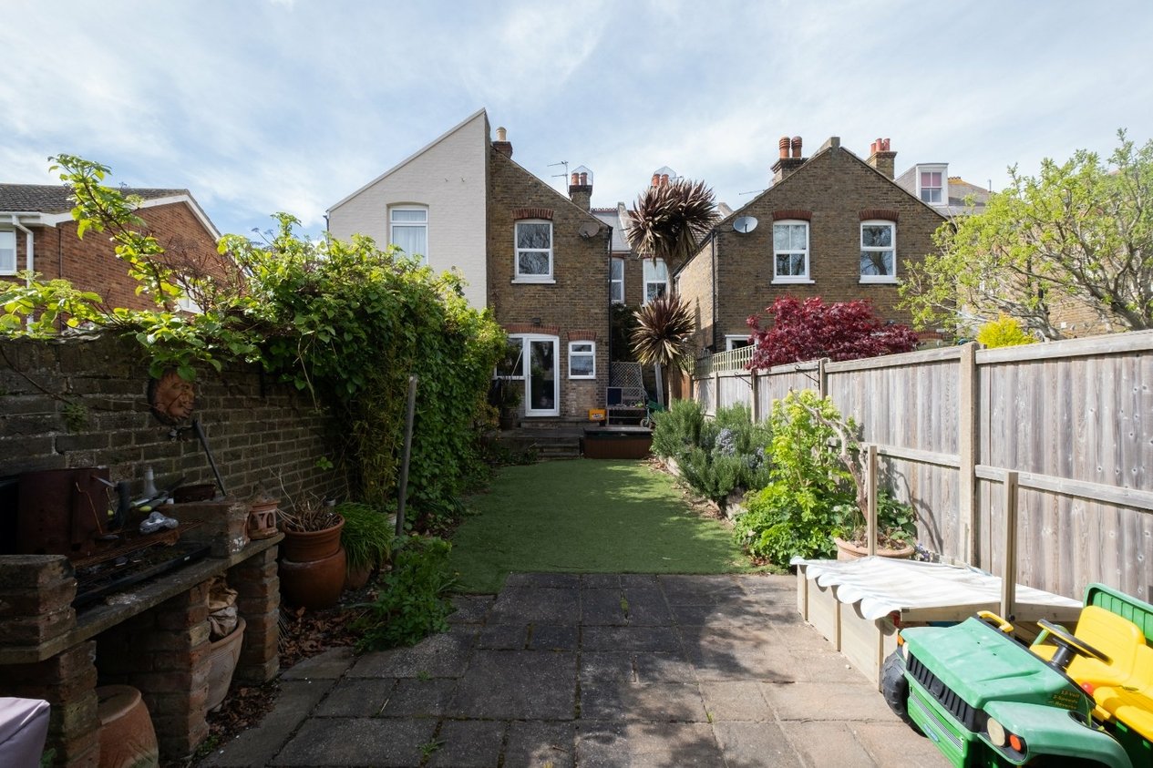 Properties For Sale in Gladstone Road Deal