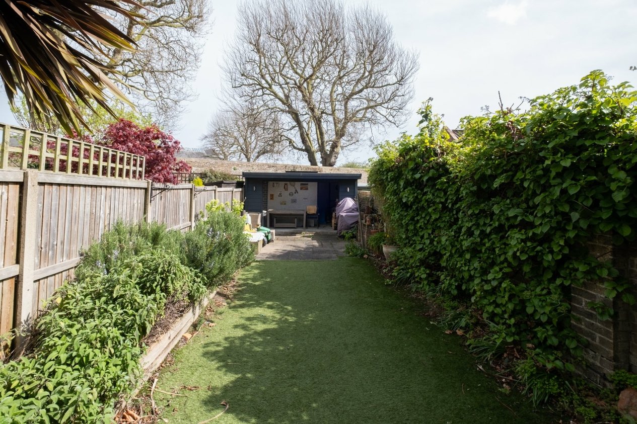 Properties For Sale in Gladstone Road Deal
