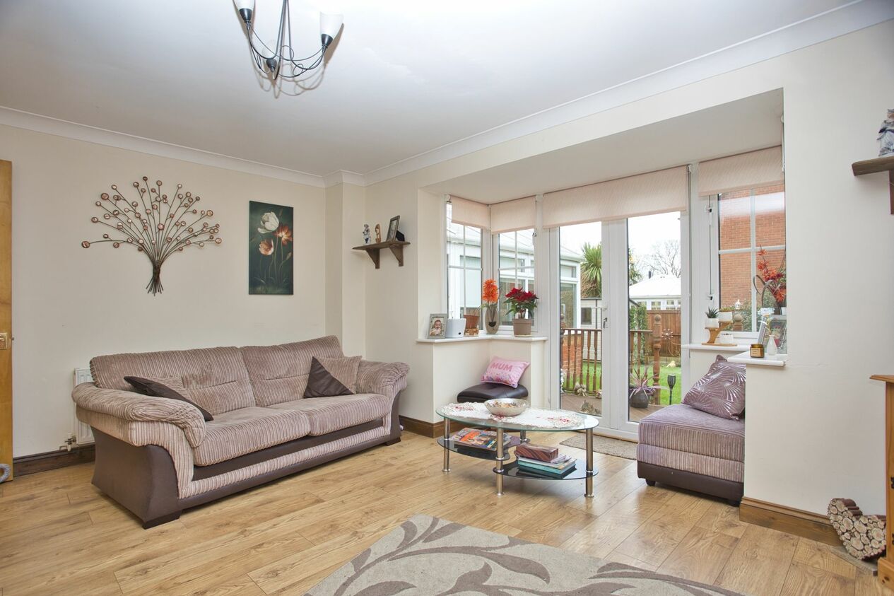 Properties Sold Subject To Contract in Gloster Close  Hawkinge