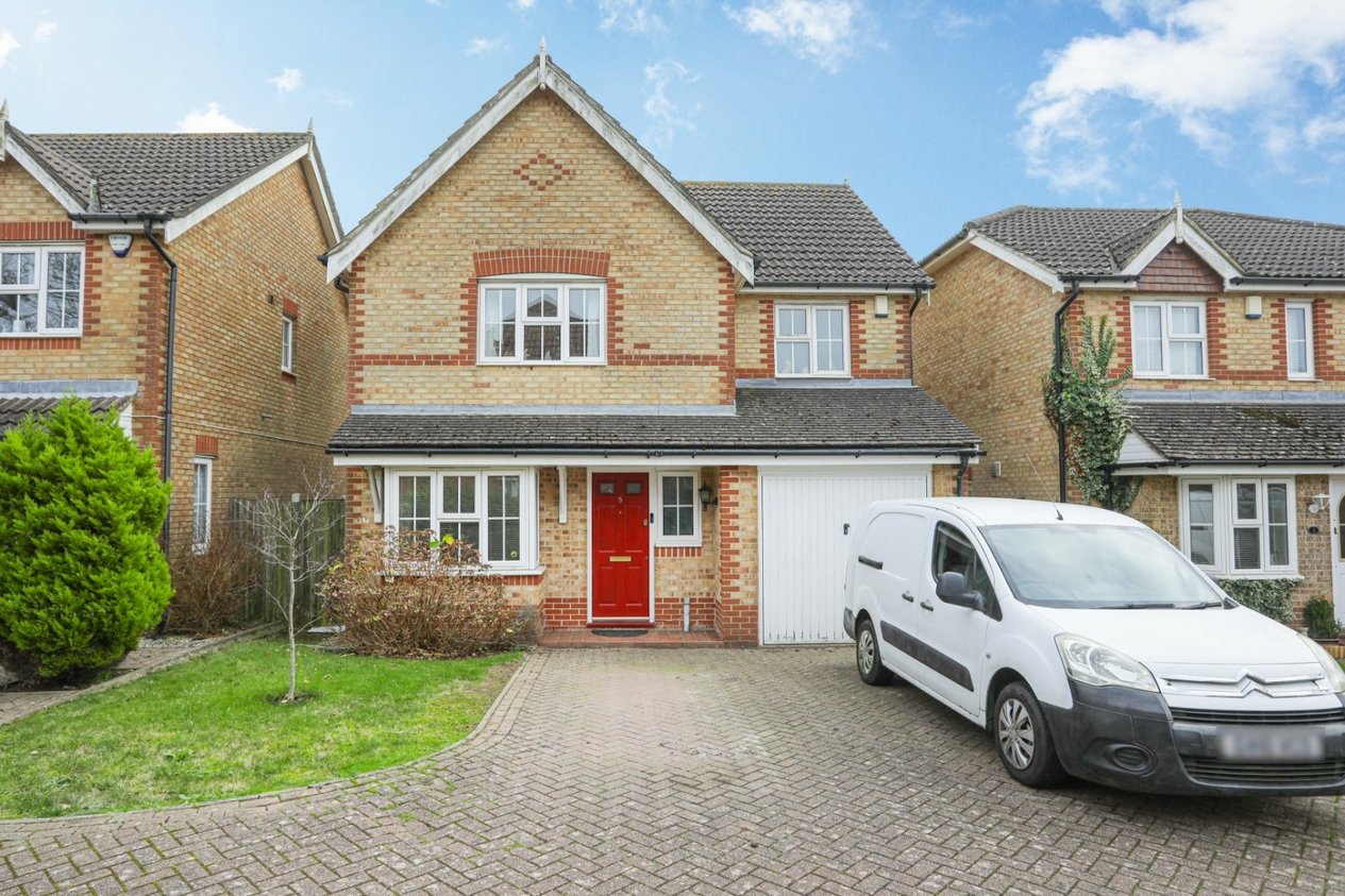 Properties Under Offer in Gloster Close Hawkinge