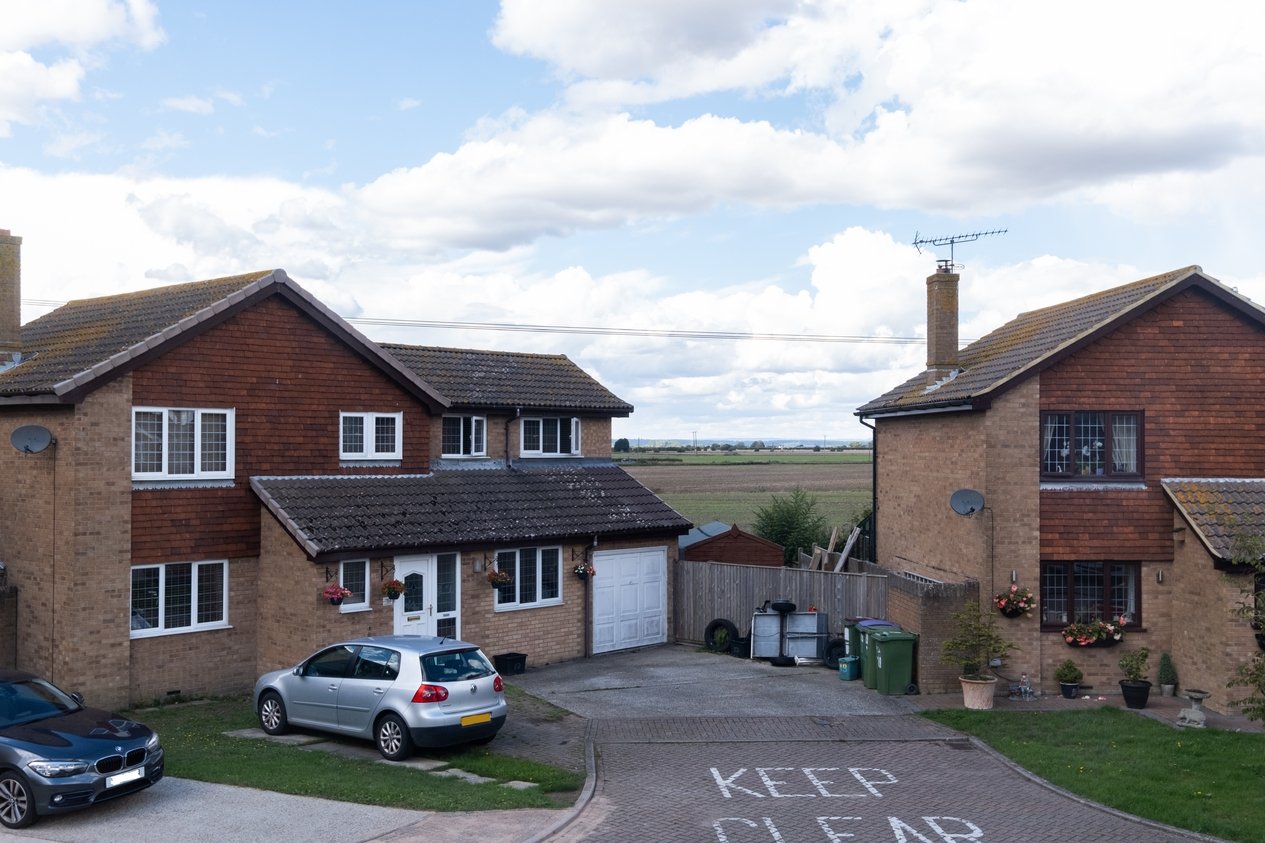 Properties For Sale in Gloucester Mews New Romney