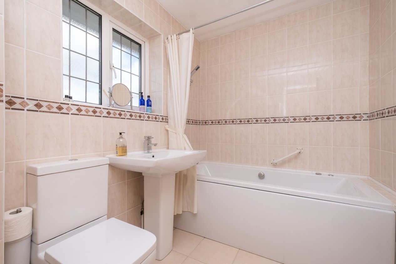 Properties For Sale in Gloucester Mews New Romney